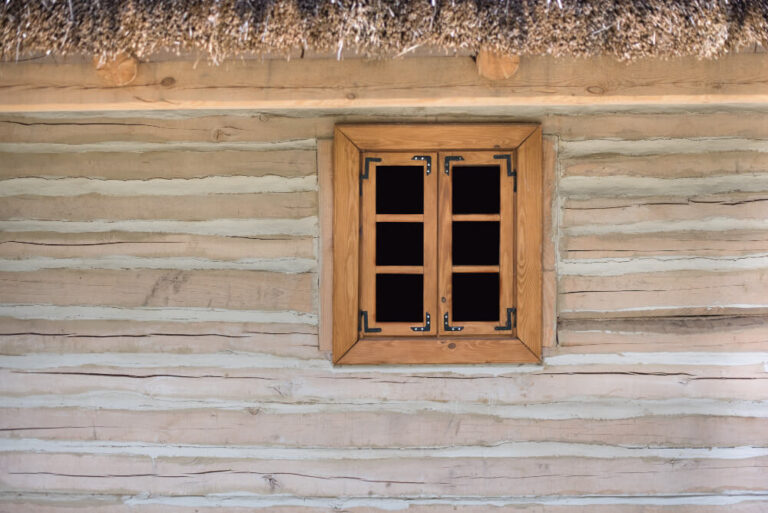 Jak odnowić stare okna drewniane?