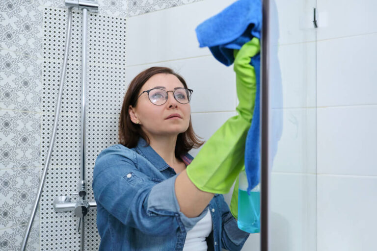 Najskuteczniejsze Metody na Czyszczenie Kabiny Prysznicowej – Porady i Triki
